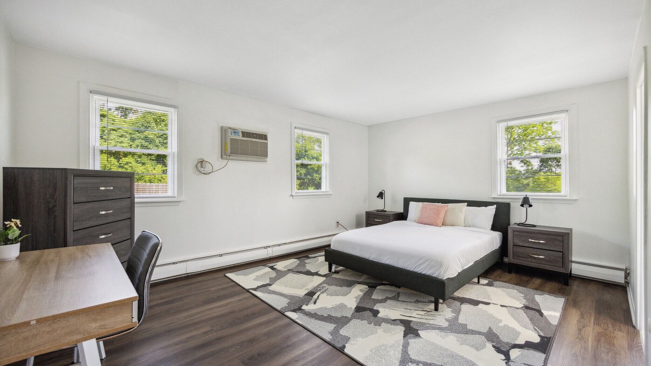 Photo of Bedroom in Newark