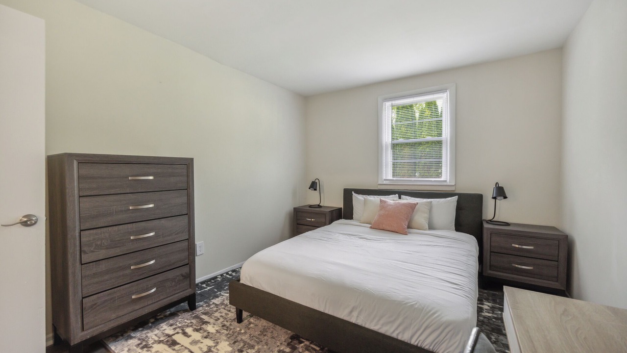 Photo of Bedroom in Newark
