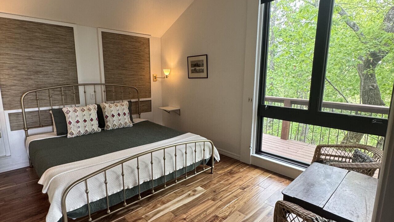 Photo of Bedroom in Eureka Springs
