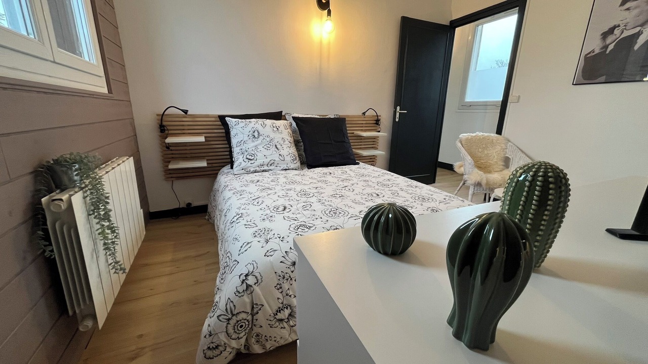 Photo of Bedroom in Friville-Escarbotin