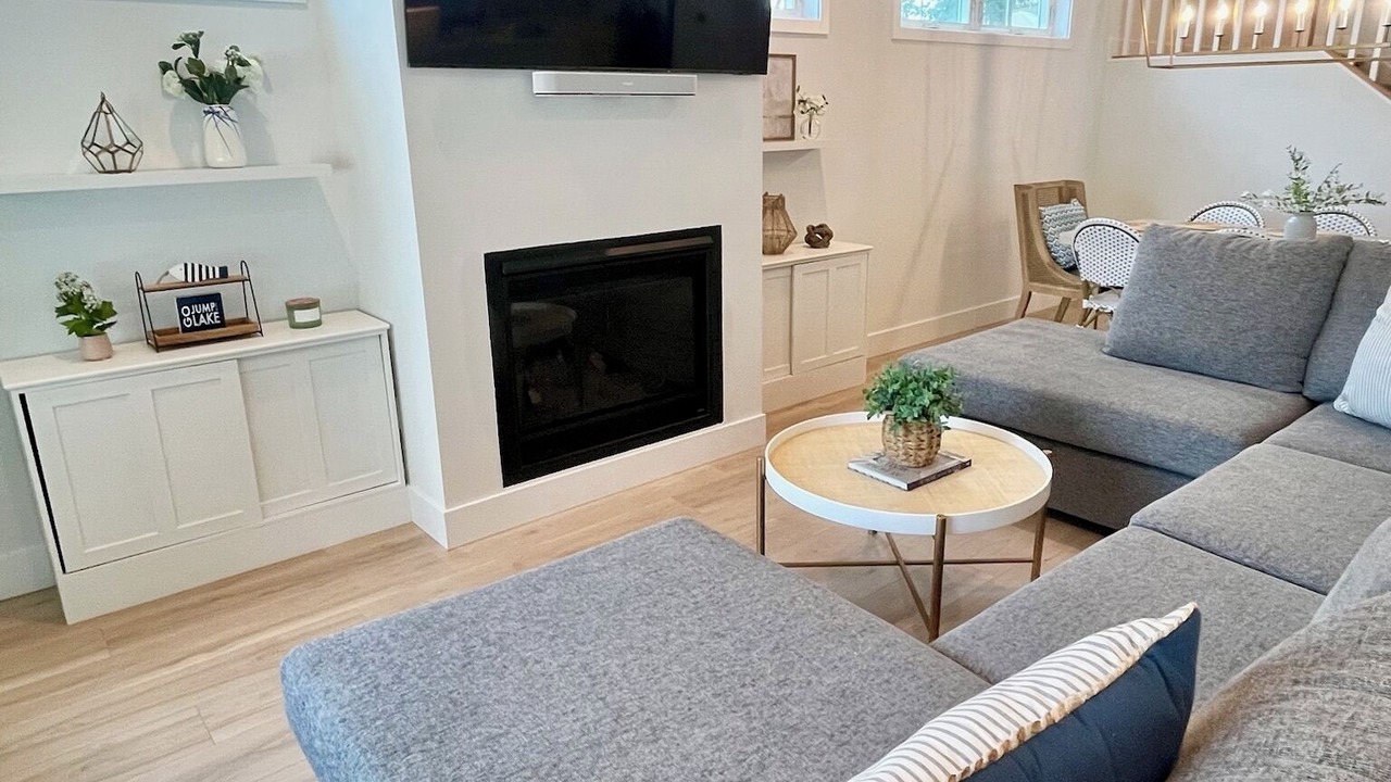 Photo of Livingroom in Delavan Lake