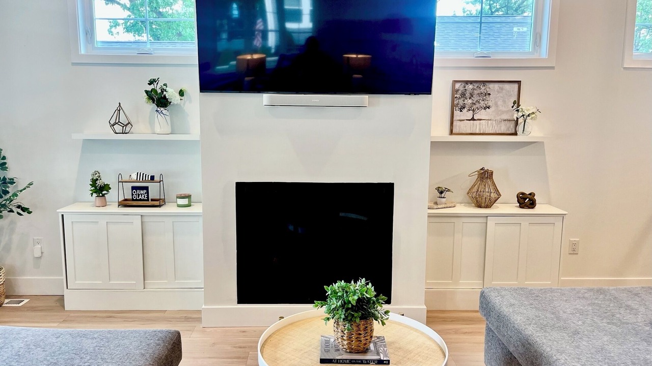 Photo of Livingroom in Delavan Lake