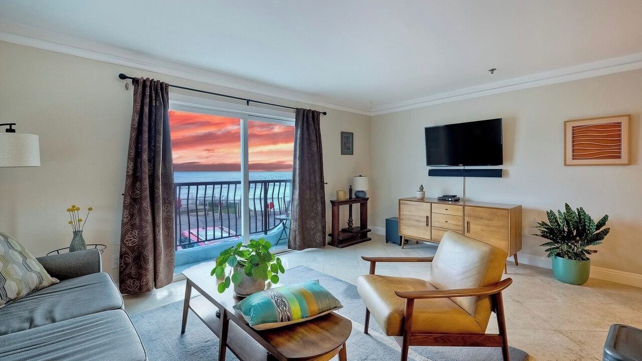 Photo of Livingroom in Ocean Beach