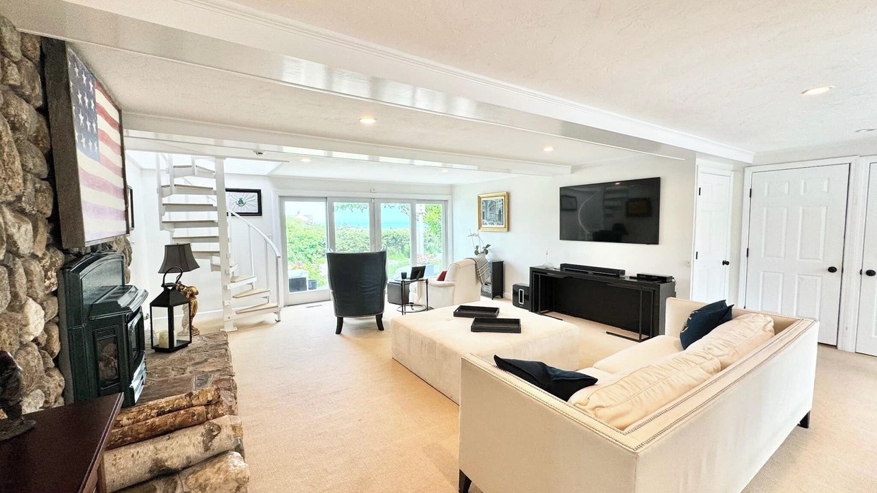 Photo of Livingroom in Cohasset