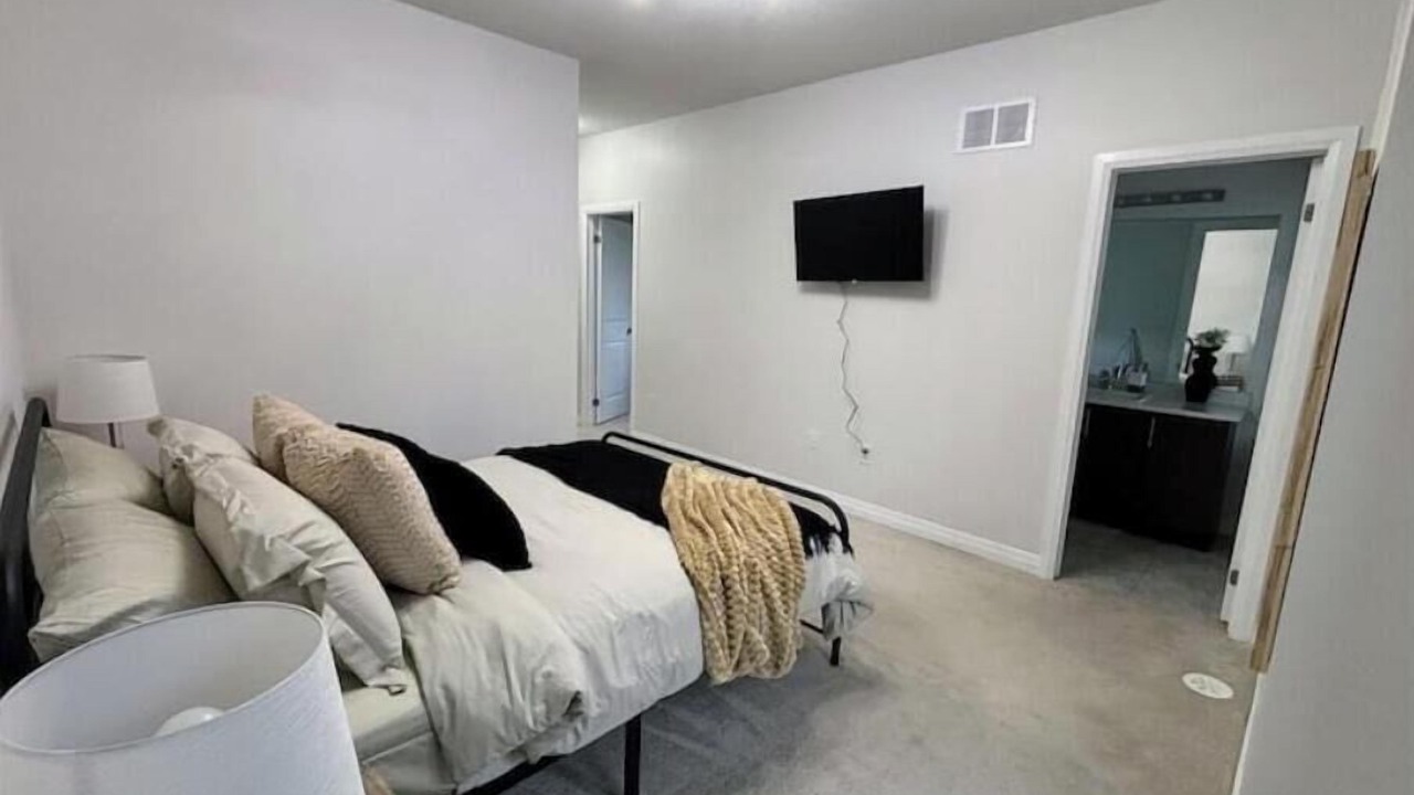 Photo of Bedroom in Bowmanville