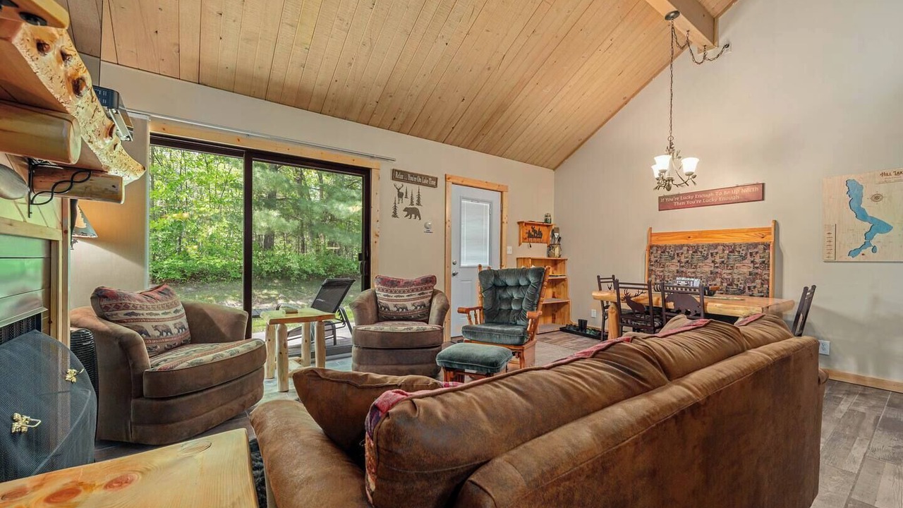Photo of Livingroom in Hill City