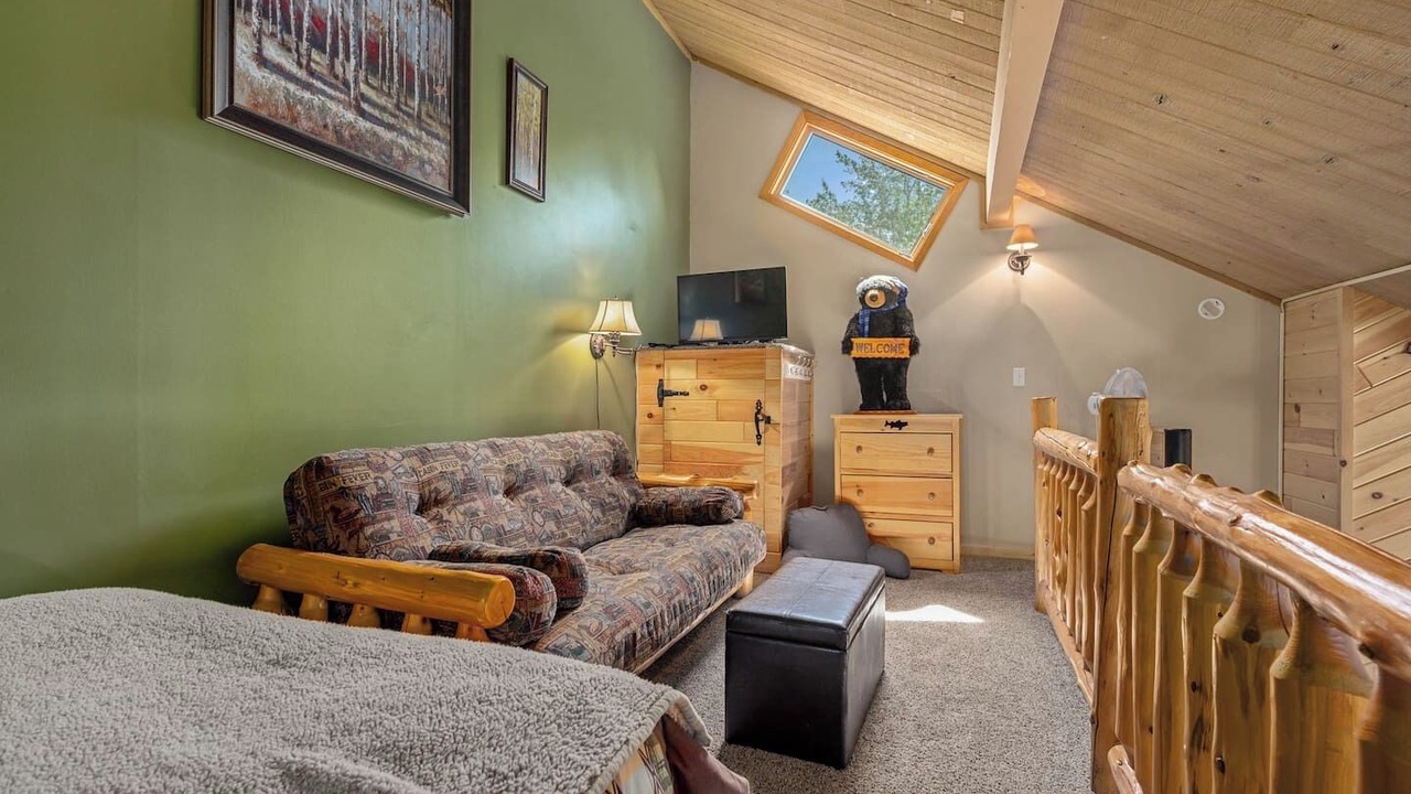 Photo of Livingroom in Hill City