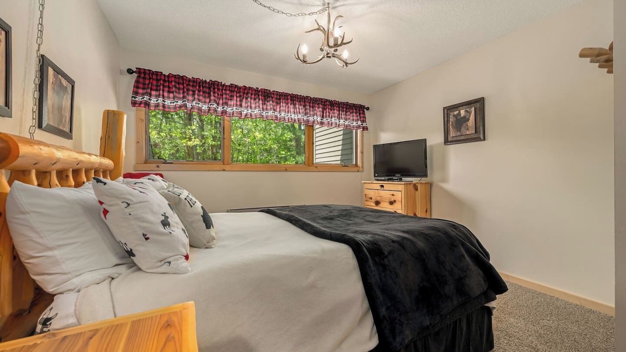 Photo of Bedroom in Hill City