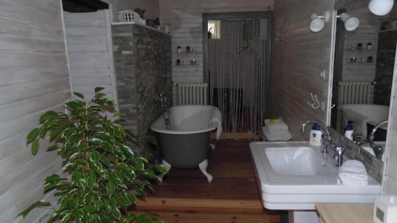 Photo of Bathroom in Villeneuve-d'Olmes