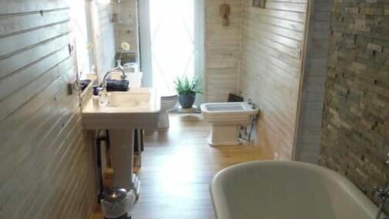 Photo of Bathroom in Villeneuve-d'Olmes