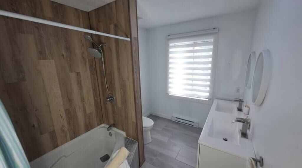 Photo of Bathroom in Communaute-Urbaine-de-l'Outaouais