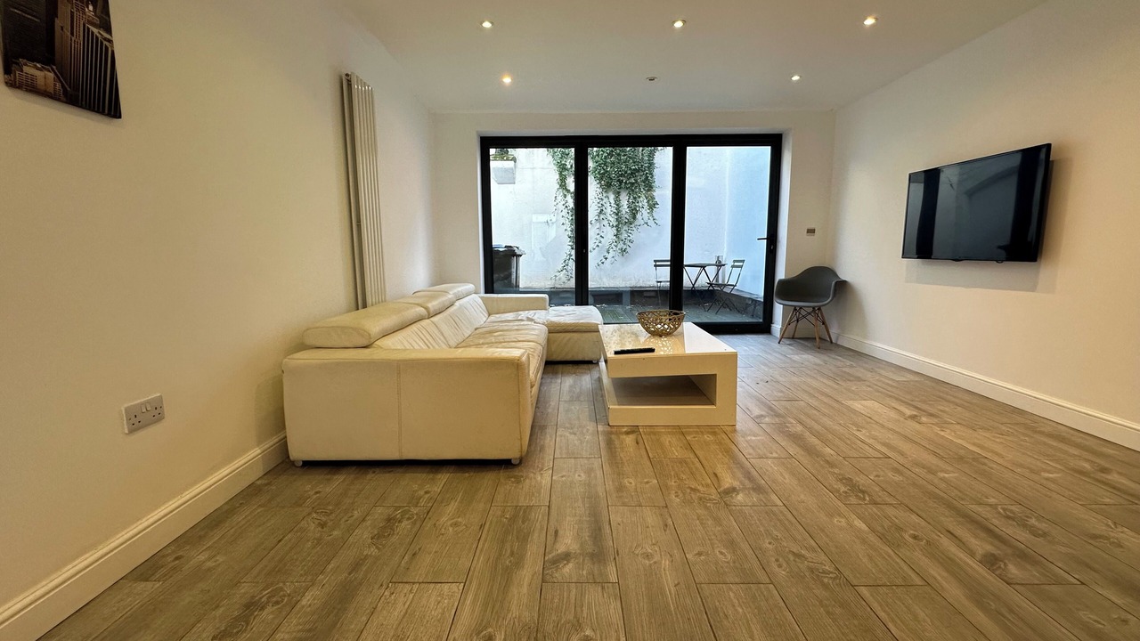 Photo of Livingroom in Whitnash