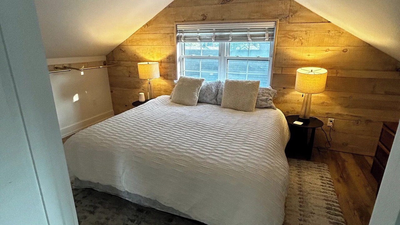 Photo of Bedroom in Crystal Beach