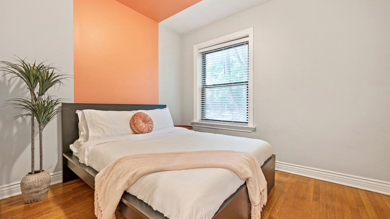 Photo of Bedroom in Lakeview