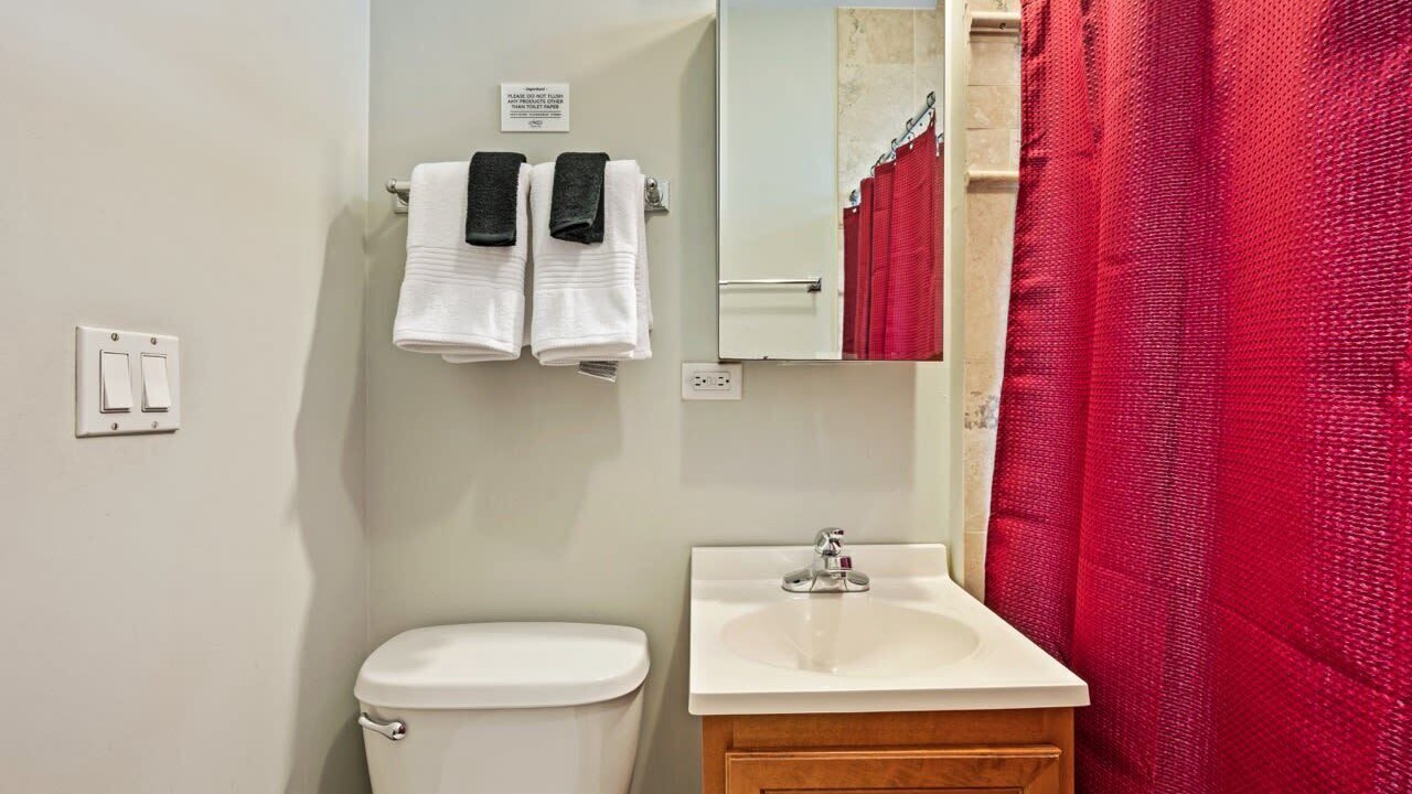 Photo of Bathroom in Lakeview