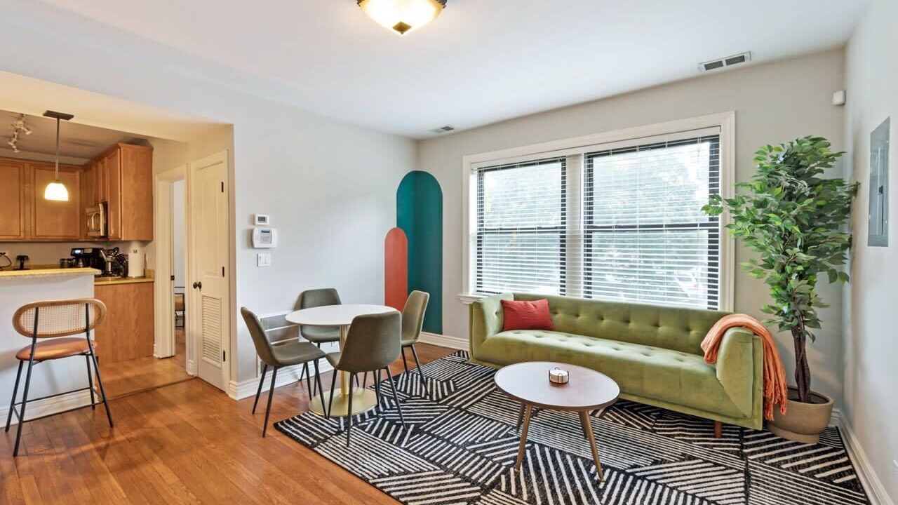 Photo of Livingroom in Lakeview