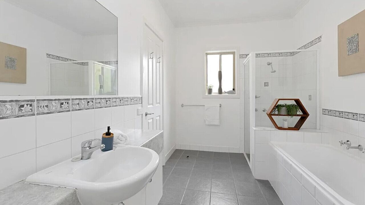 Photo of Bathroom in Apollo Bay