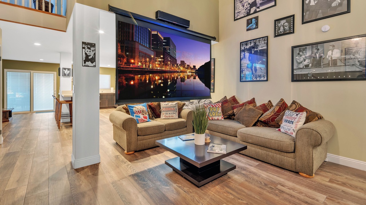 Photo of Livingroom in Peacock