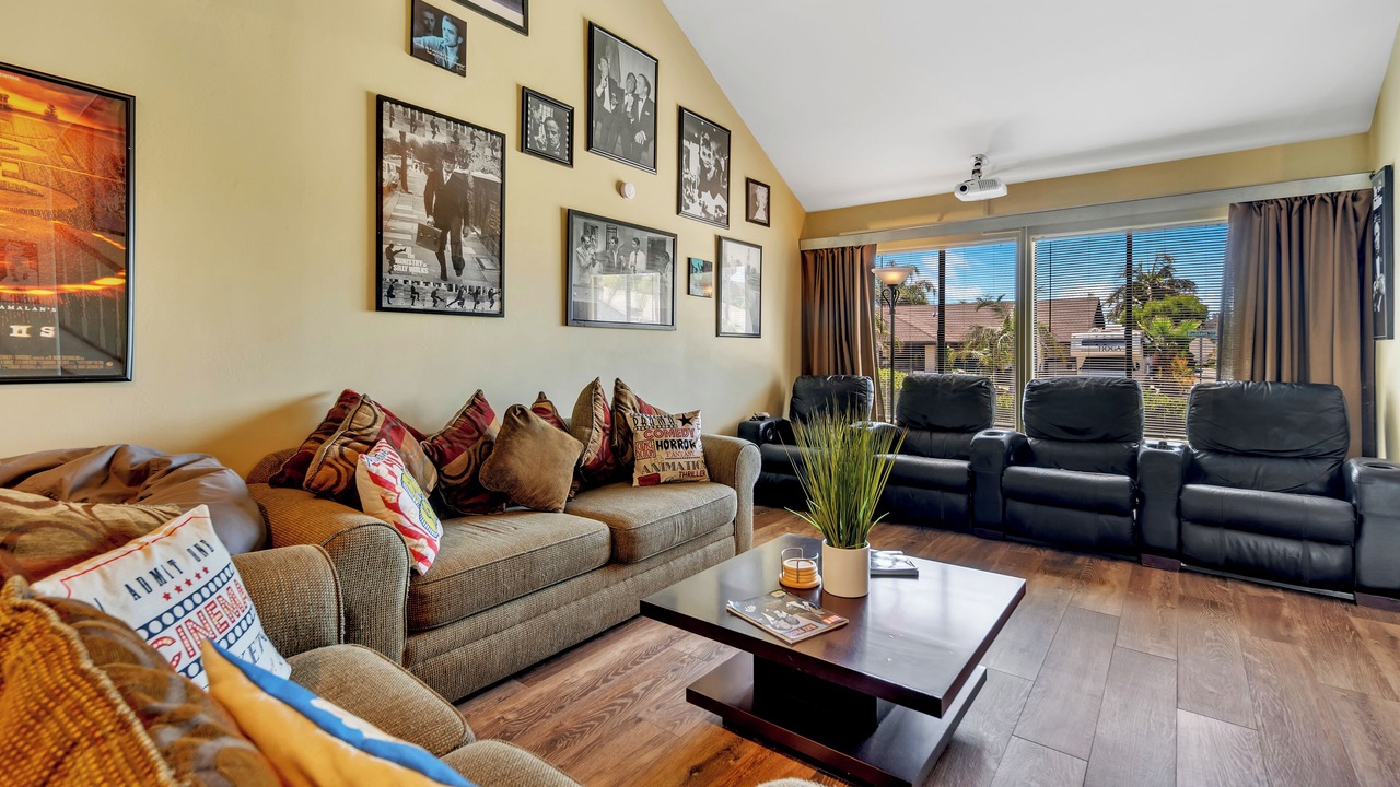 Photo of Livingroom in Peacock