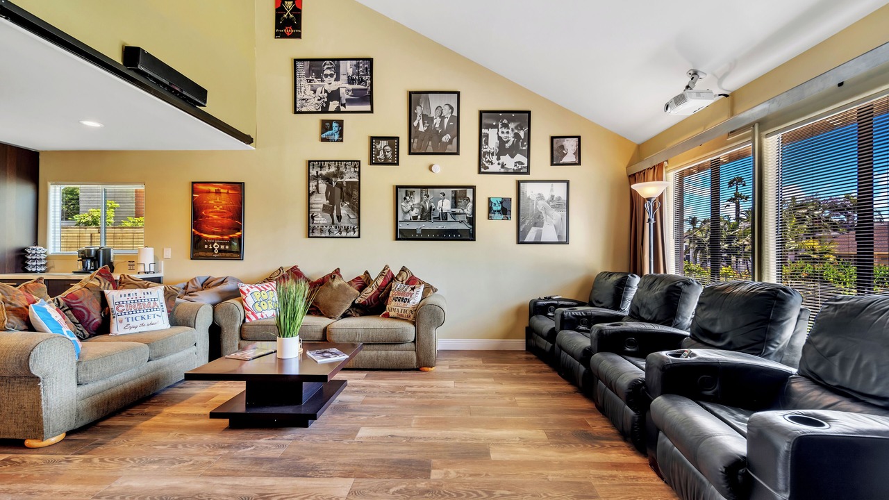 Photo of Livingroom in Peacock