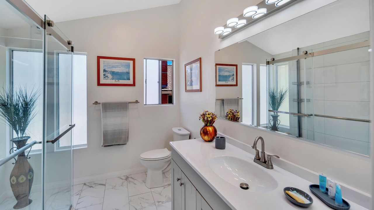 Photo of Bathroom in Peacock