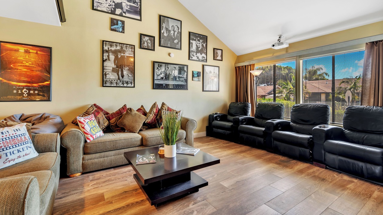 Photo of Livingroom in Peacock