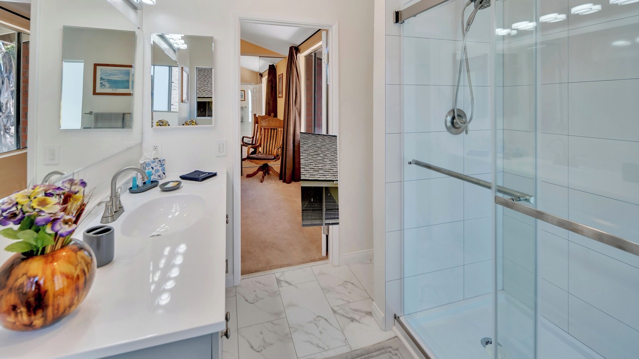 Photo of Bathroom in Peacock