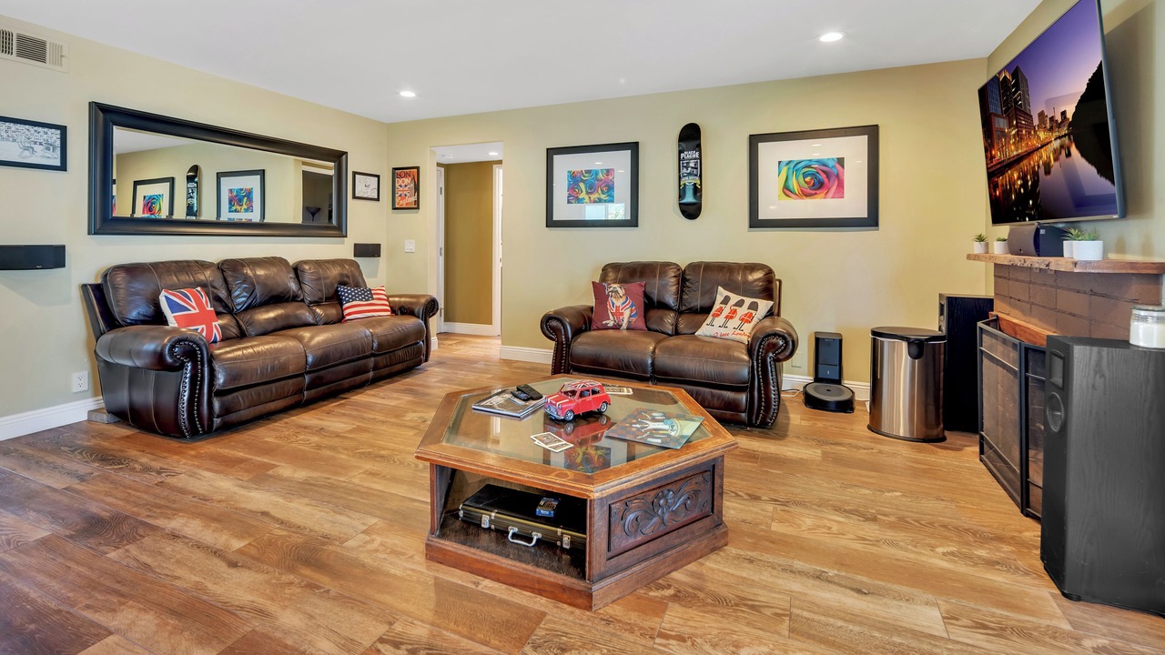 Photo of Livingroom in Peacock