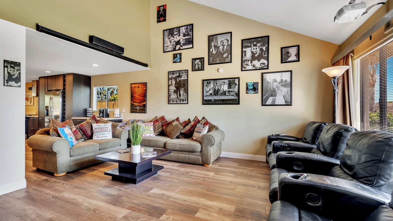 Photo of Livingroom in Peacock
