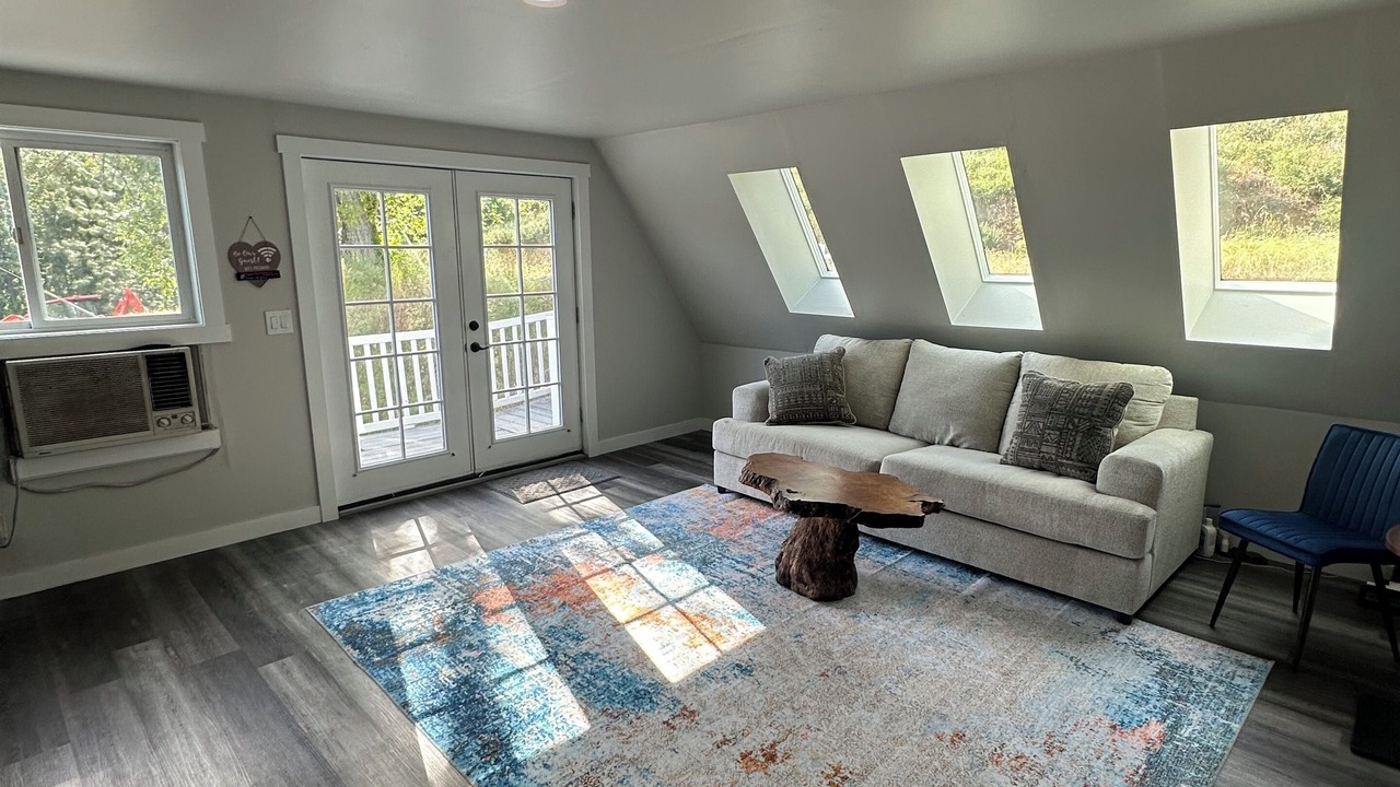 Photo of Livingroom in Rogue River