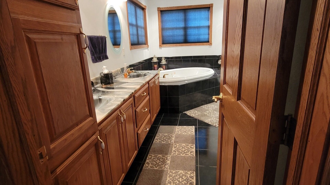 Photo of Bathroom in Larsen