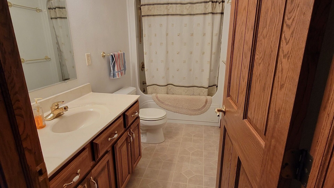 Photo of Bathroom in Larsen