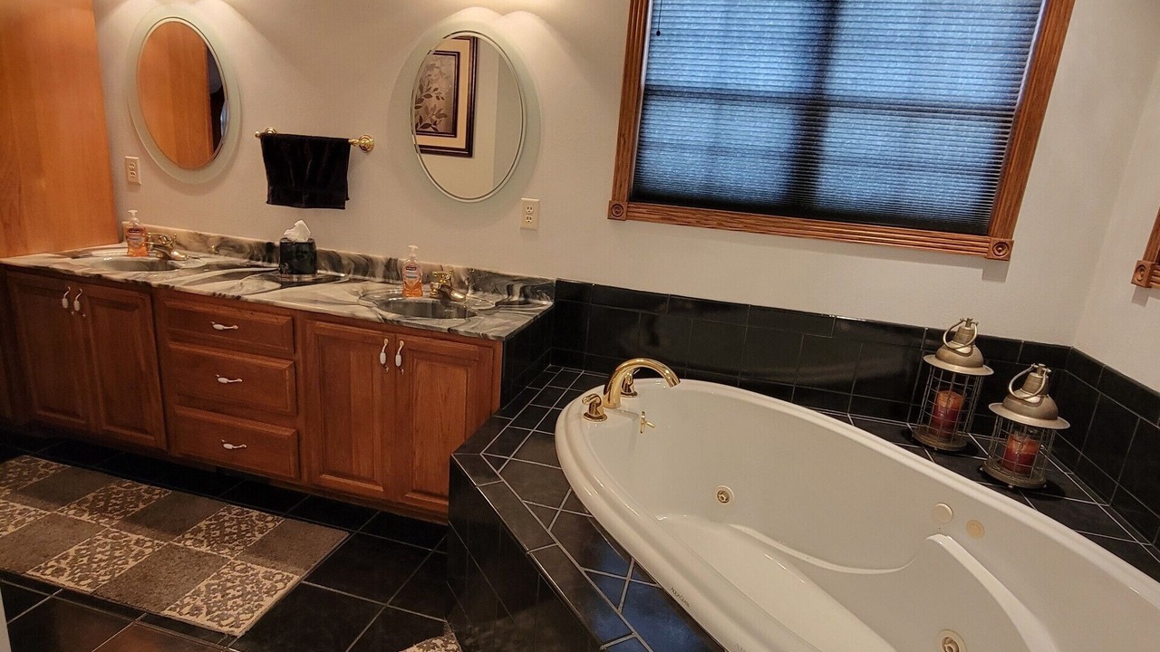 Photo of Bathroom in Larsen