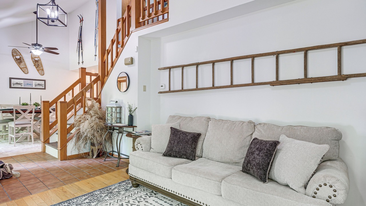 Photo of Livingroom in Alden
