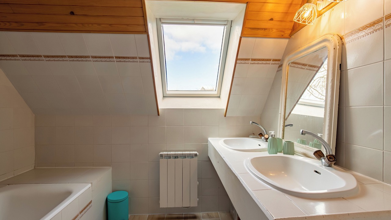 Photo of Bathroom in Plounevez-Lochrist