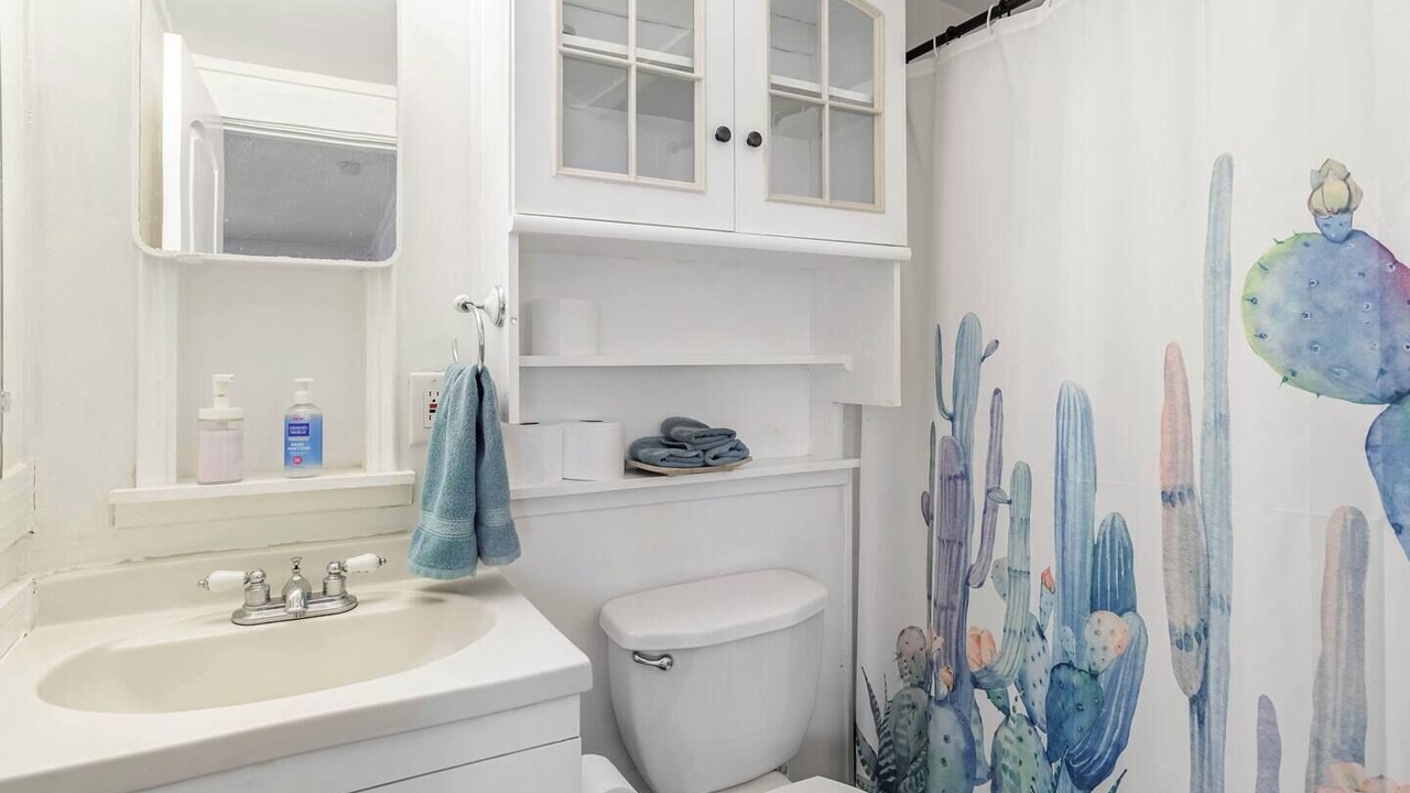 Photo of Bathroom in Northwest Los Angeles Heights