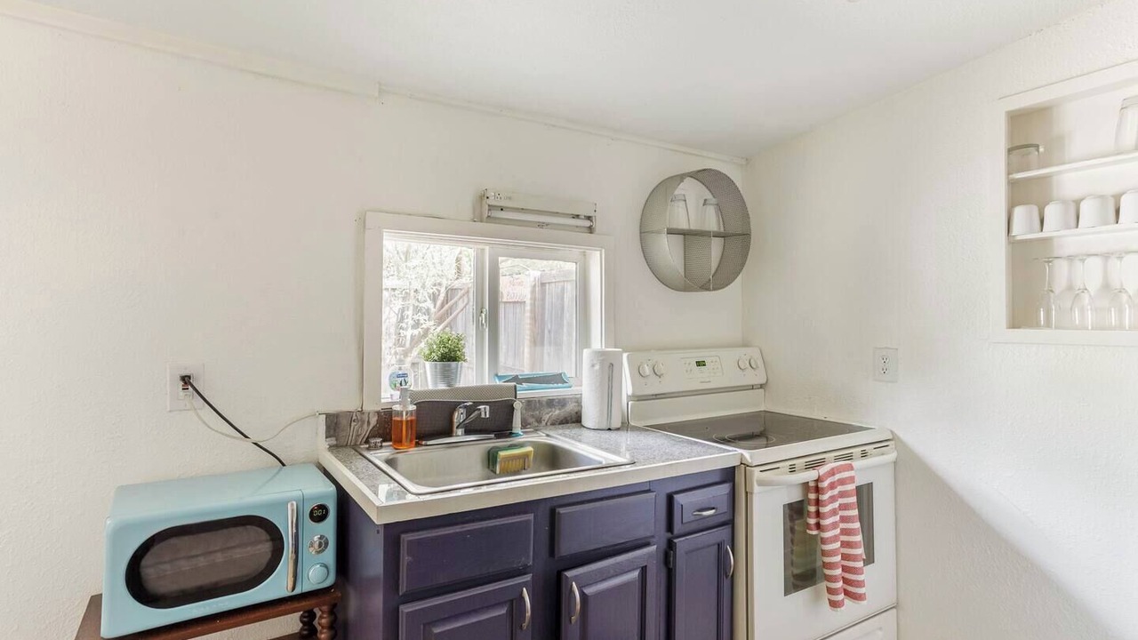 Photo of Kitchen in Northwest Los Angeles Heights