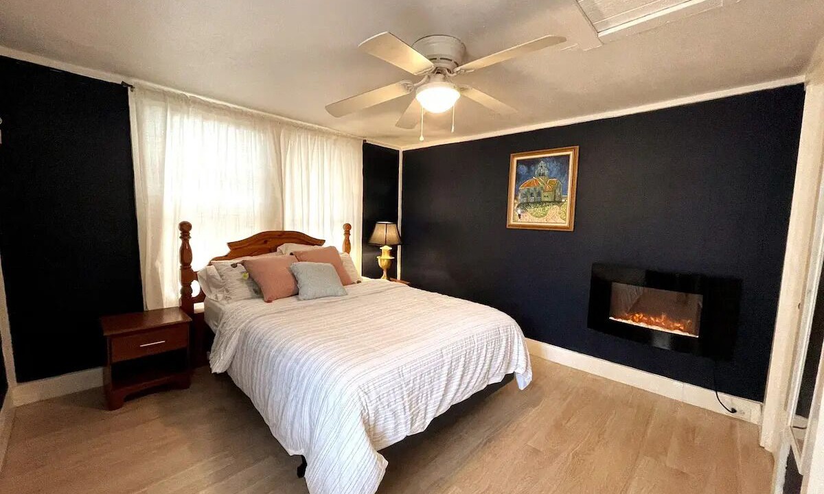 Photo of Bedroom in Northwest Los Angeles Heights