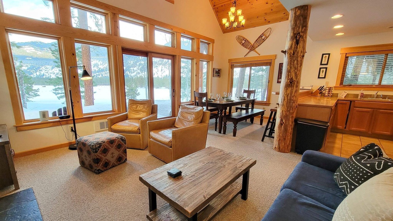 Photo of Livingroom in Mazama