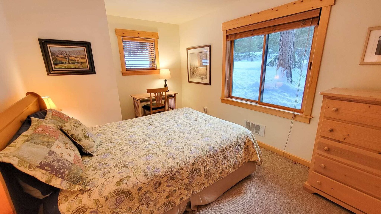 Photo of Bedroom in Mazama