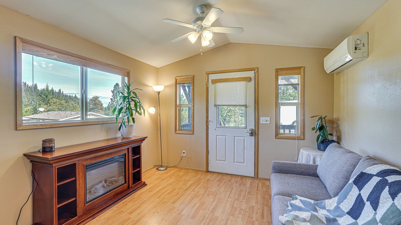 Photo of Livingroom in Medford