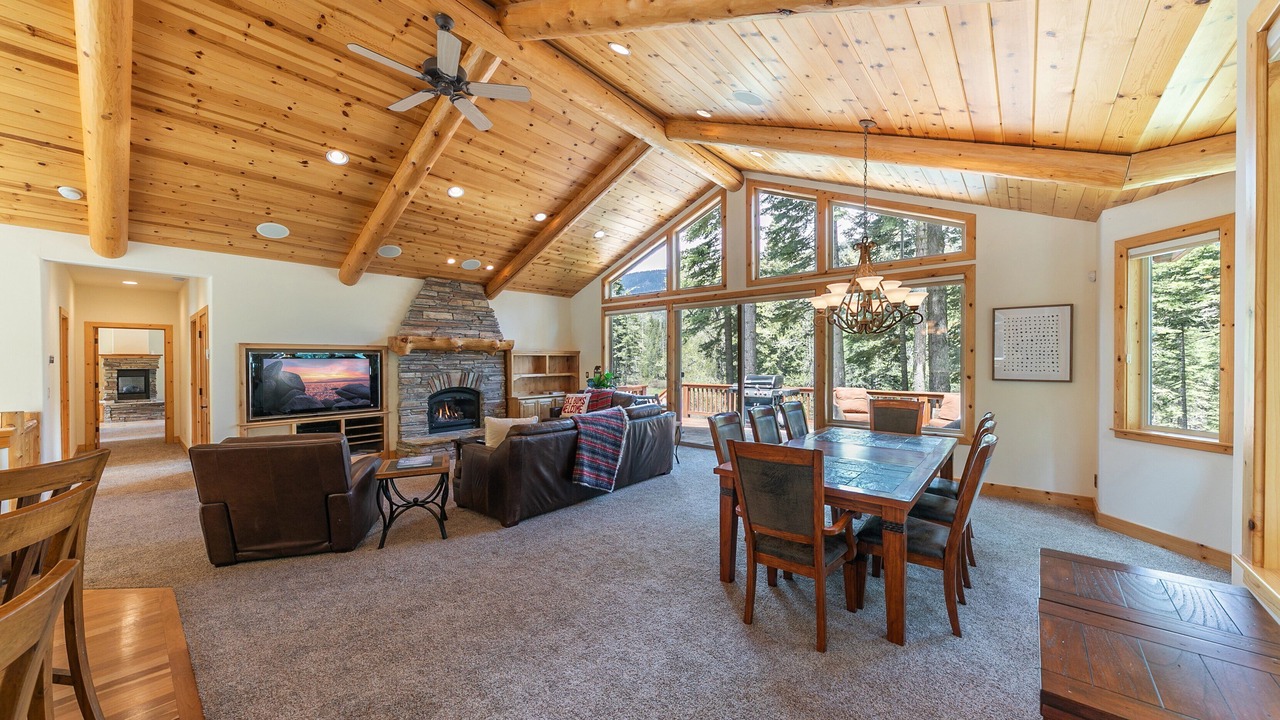 Photo of Livingroom in Tahoe Pines