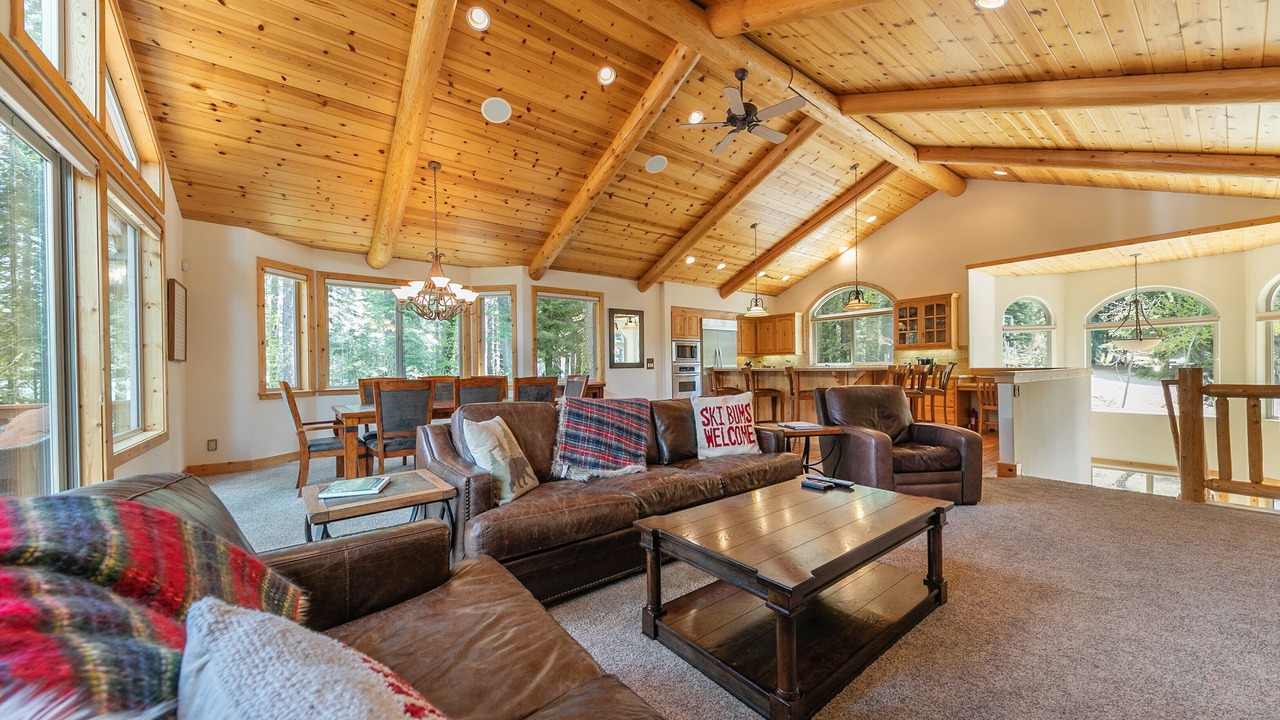 Photo of Livingroom in Tahoe Pines