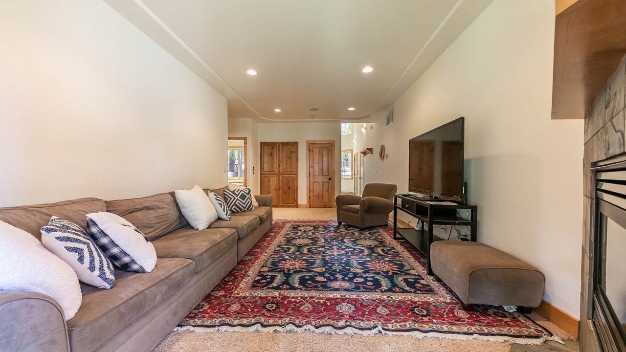 Photo of Livingroom in Tahoe Pines