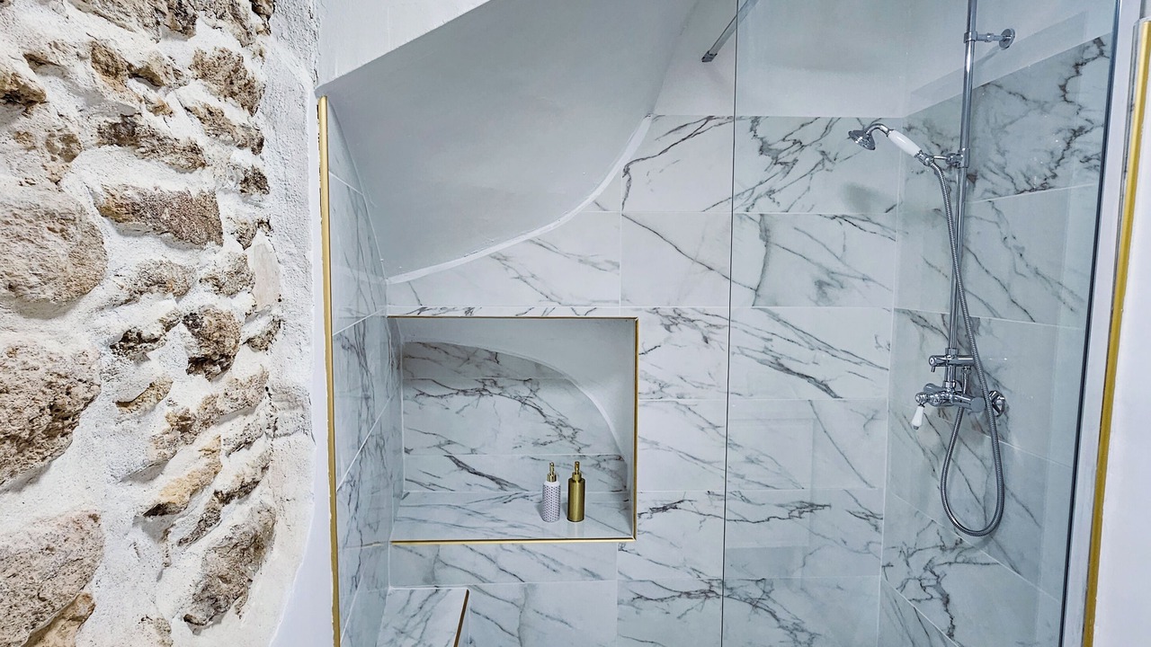 Photo of Bathroom in Chateauneuf-du-Pape