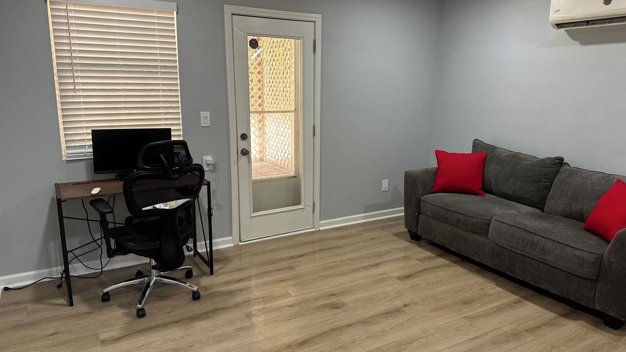 Photo of Livingroom in Locust Grove