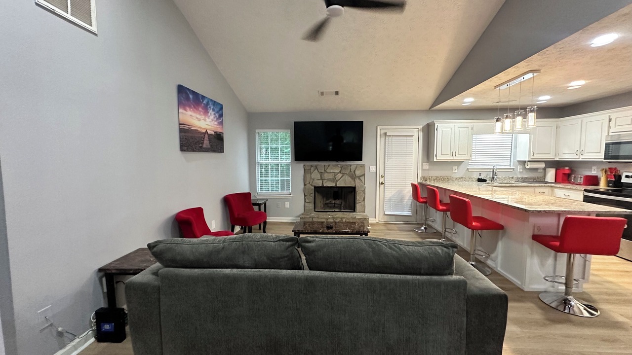 Photo of Livingroom in Locust Grove