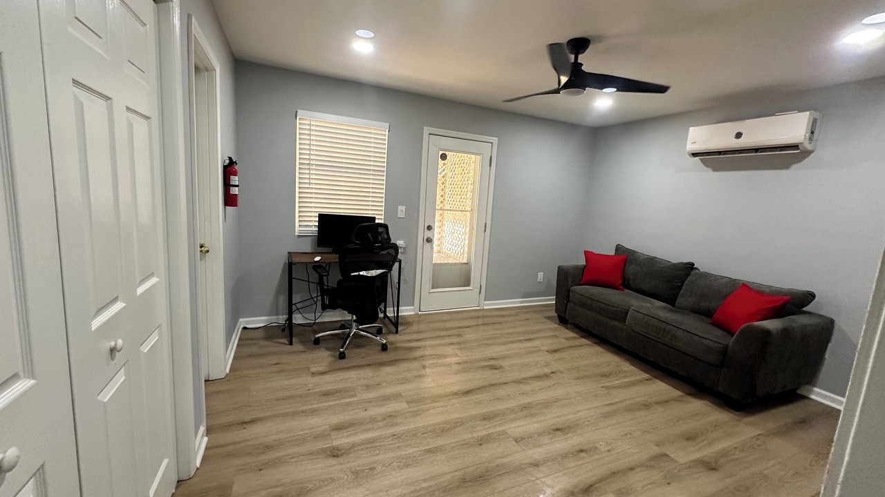 Photo of Livingroom in Locust Grove