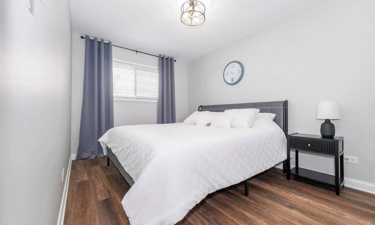 Photo of Bedroom in Elmhurst