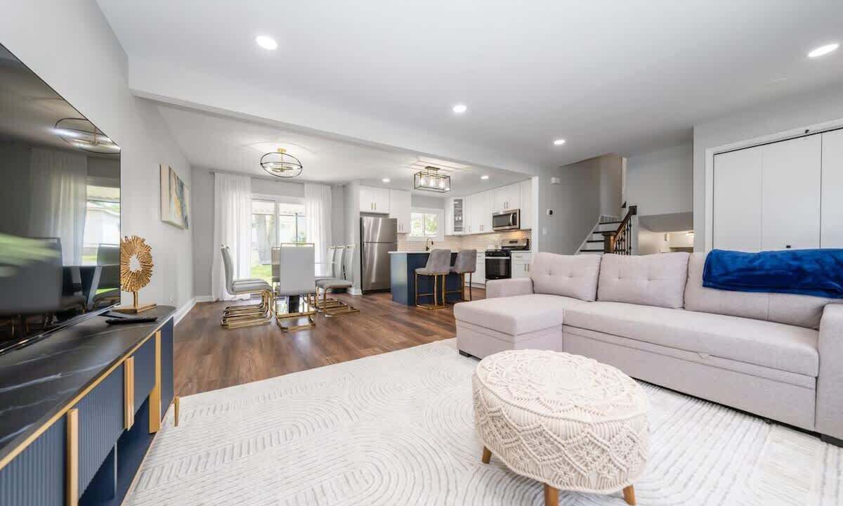 Photo of Livingroom in Elmhurst